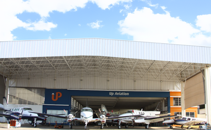 Fachada do Hangar da Up Aviation, localizado em Belo Horizonte no Aeroporto da Pampulha