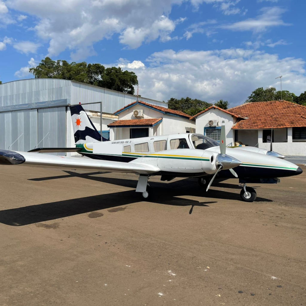 Aeronave Seneca III ano 1995
