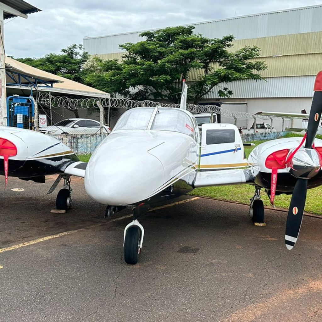 Aeronave Seneca II ano 1981